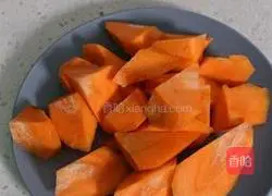 Carrot, Corn and Spare Ribs Soup Illustration 2