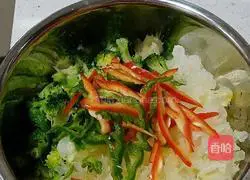  Illustration of how to make cold white fungus and broccoli 8