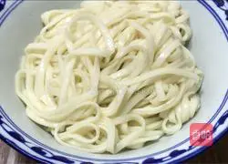 Illustration of how to make mushroom and egg braised noodles 10