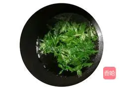 Illustration of how to make moxa leaf and egg soup to prevent colds 4