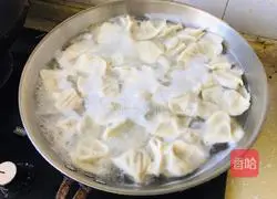 Illustration of how to make big meat dumplings with chives and moss 12