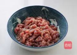 Illustration of how to make stir-fried noodles with garlic moss and shredded pork 2