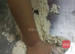 Illustration of how to make homemade sesame cakes 3