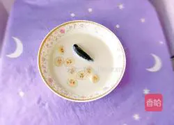 Illustration of how to make banana milk and sea cucumber 1