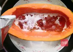 Illustration of how to make peach gum stewed papaya 8
