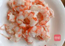 Shrimp and Pork Illustration of making dumplings 2