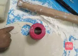 Illustration of how to make delicious shaped noodles 2