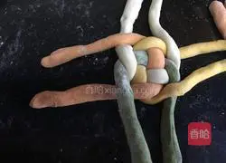 Illustration of how to make hydrangea steamed buns 10