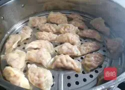 Illustration of how to make steamed dumplings stuffed with tomatoes and eggs 4