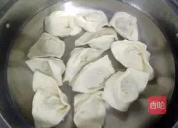 Illustration of how to make cabbage and meat wontons 25