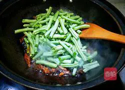 Illustration of how to make Bean Braised Noodles 5