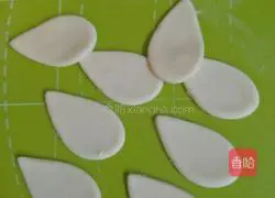 Illustration of how to make spring bamboo shoot buns 8