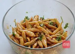 Illustration of making oil-splashed scissor noodles 8