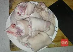 Illustration of how to make peanut pig's feet soup 3