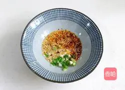 Illustration of how to make instant noodles in sour soup 4