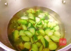 Illustration of how to make quail egg soup 10