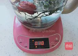 Illustration of how to make dandelion red date tea 7