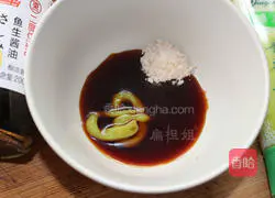 Illustration of how to make whitebait preserved egg tofu 4