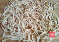 Illustration of hand-rolled noodles 10
