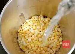 Illustration of how to make sweet corn juice 4