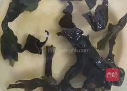 Illustration of how to make pork ribs and kelp soup 1