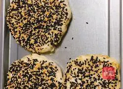 Illustration of how to make sesame pancakes 4