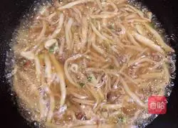 Illustration of how to make duck liver mushroom noodle soup 7