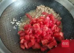 Illustration of how to make tomato meat sauce pasta 9