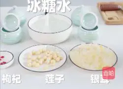 Illustration of how to make Tremella and lotus seed soup in a five-star hotel 1
