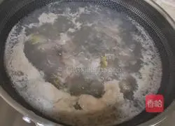 Lotus root and peanut pork ribs soup recipe 3