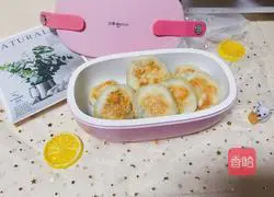 Illustration of how to make scallion pancakes 9