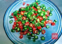 Illustration of how to make peppers with minced meat and steamed buns 2