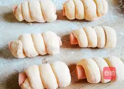 Illustration of how to make carrot and sausage rolls 12