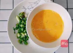 Illustration of how to make loofah and egg soup 3