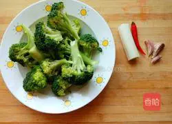 Illustration of how to make cold broccoli 1