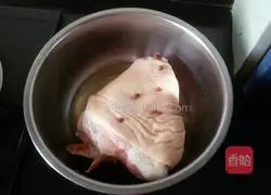 Illustration of braised pork elbow 1