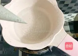 8-month-old baby food supplement: Chicken black sesame sauce noodles recipe illustration 5