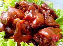 Illustration of stewed pig trotters 24
