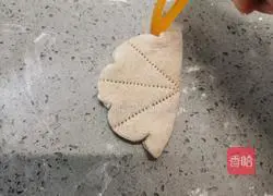 Illustration of how to make black whole wheat lotus leaf cake 12