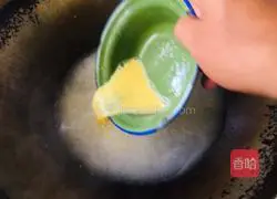 Illustration of how to make egg and coriander soup 7