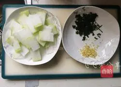 Winter Melon and Shrimp Skin Soup Recipe Illustration 2