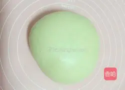 Illustration of how to make hamburger dough 4