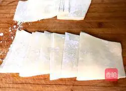 Illustration of how to make beef stuffed wontons 2