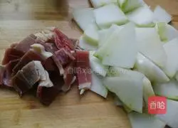 Illustration of how to make bacon and winter melon soup 2