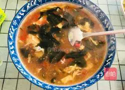 Illustration of how to make sea vegetable, tomato sauce and egg soup 8