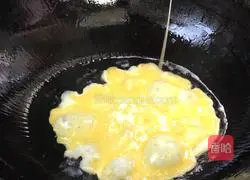 Illustration of how to make amaranth and egg noodle soup 4