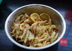 Illustration of how to make cold chicken feet 3
