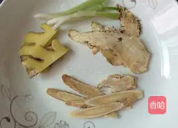 Illustration of how to make Angelica and Astragalus Chicken Soup 2