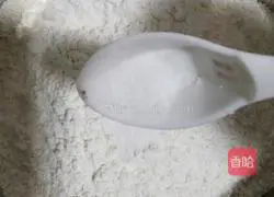 Illustration of how to make zucchini and pork vermicelli dumplings 1