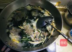 Illustration of how to make spicy and sour intestine soup 6
